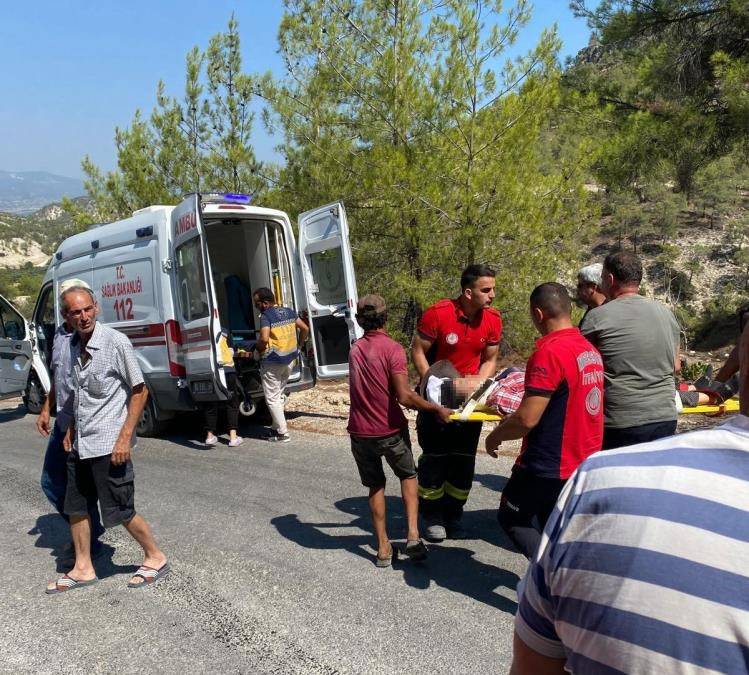 Mersin'de tarım işçilerini taşıyan minibüs devrildi: 7 yaralı 2